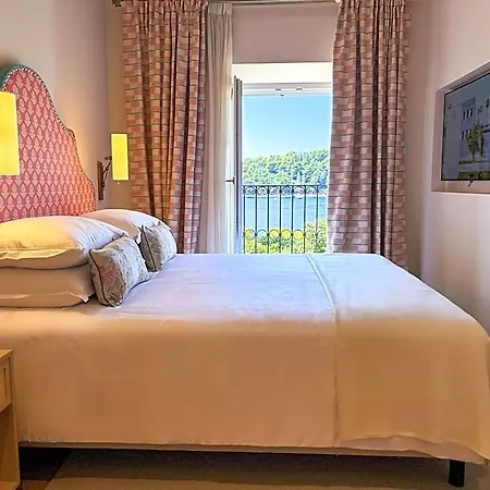 Supetar Hotel