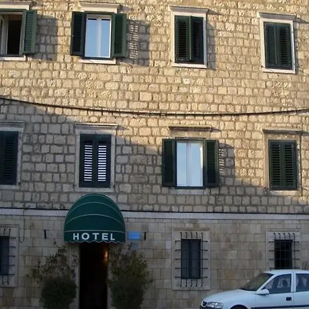 Ξενοδοχείο Supetar